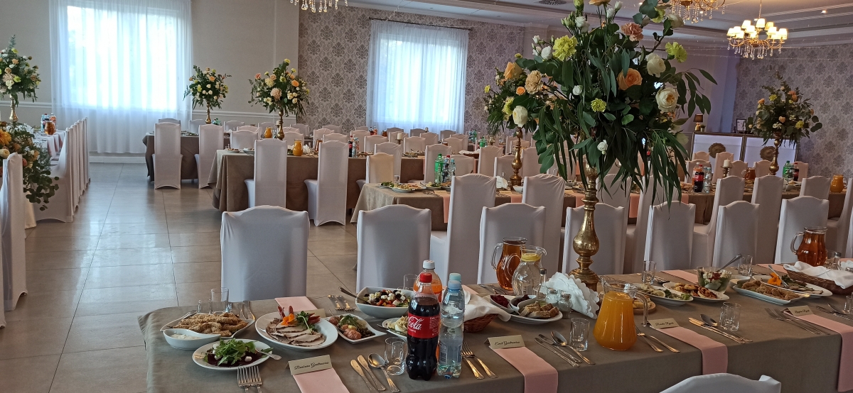 Elegancka kameralna sala weselna przygotowana dla mniejszej liczby gości